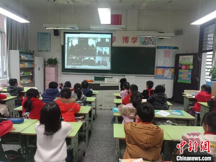 “00后”冒充易烊千玺诈骗小学生被骗8万余元